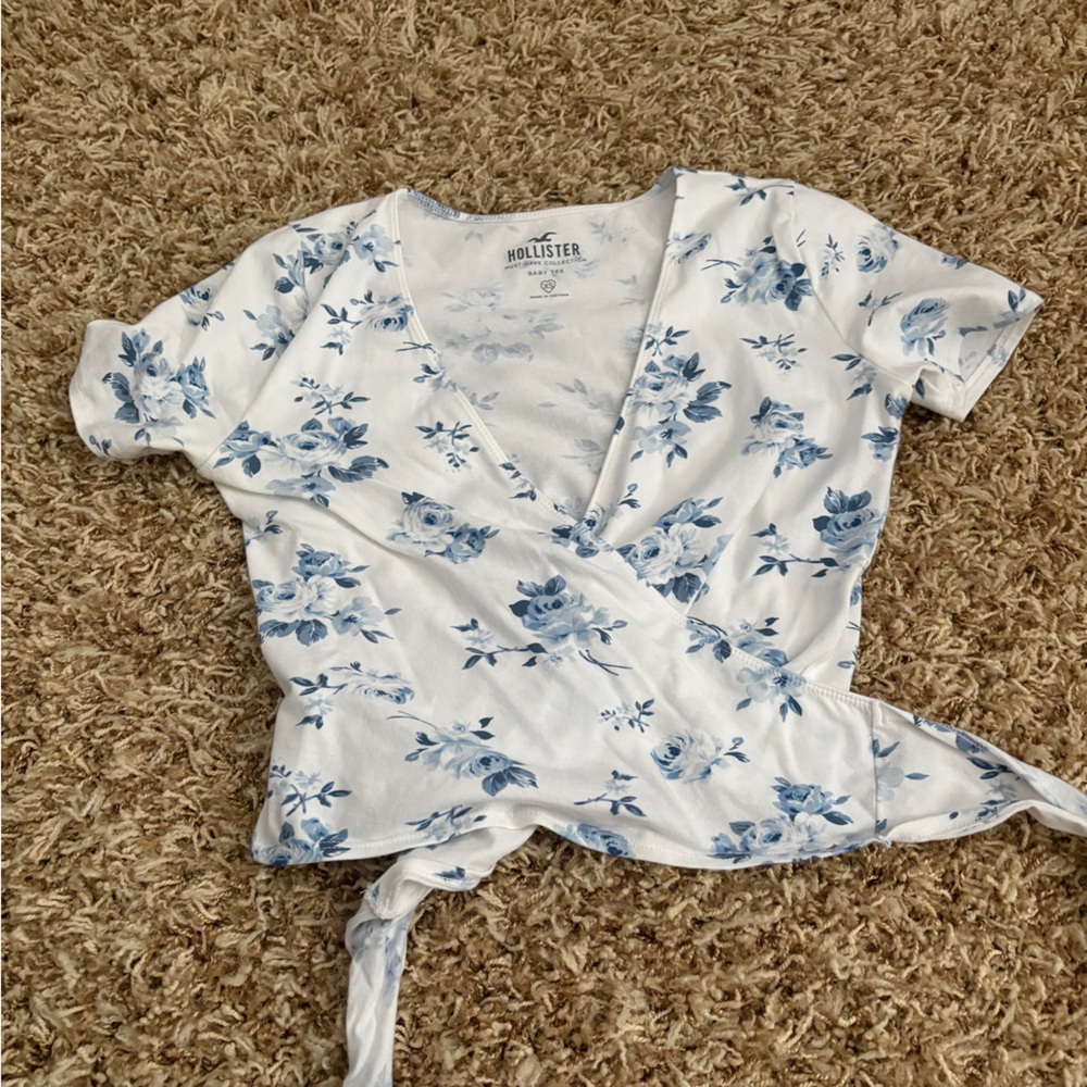 Hollister White and Blue Floral Wrap Baby Tee